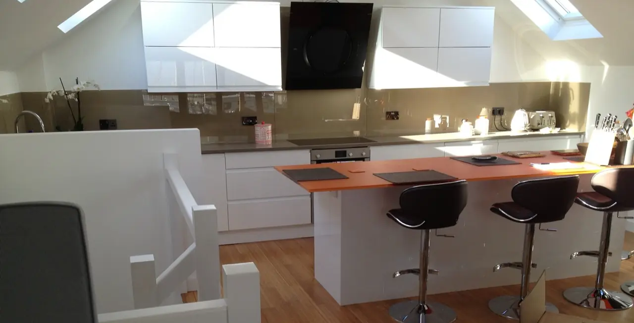 Kitchen loft white gloss orange breakfast bar, made and fitted by Sussex Design Interiors