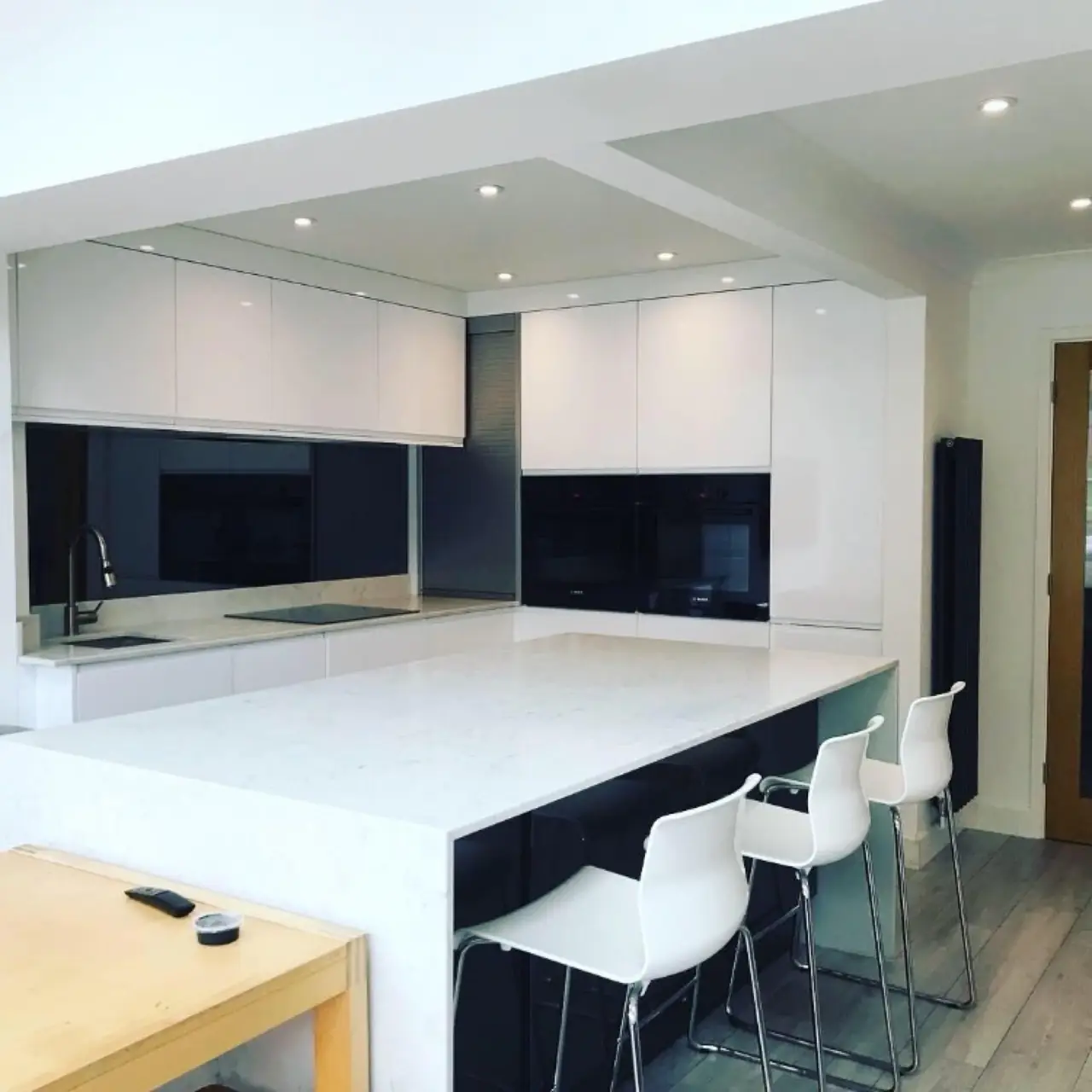 Kitchen white gloss black glass splashback island, made and fitted by Sussex Design Interiors